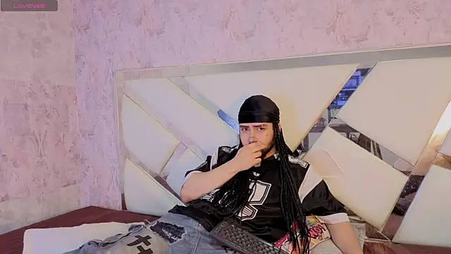 Snapshot of Benny_and_Mark chatting on February 13, 2026, 4:01 am Benny and Mark online show from February 13, 2026, 4:01 am