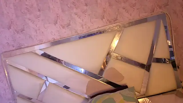 Snapshot of Benny_and_Mark chatting on February 28, 2026, 3:39 am Benny and Mark online show from February 28, 2026, 3:39 am