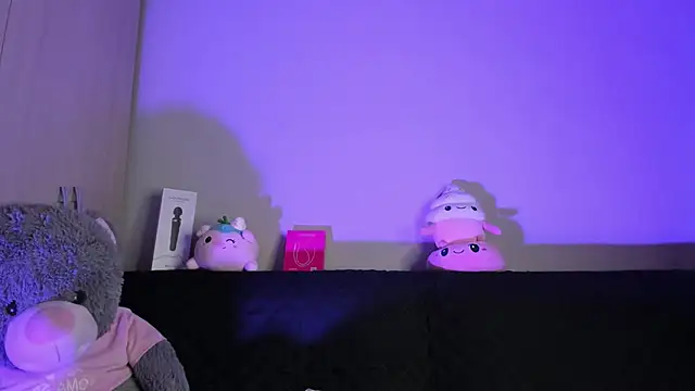 Snapshot of ViolettM chatting on February 26, 2026, 1:49 am ViolettM online show from February 26, 2026, 1:49 am