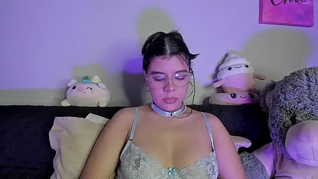 ViolettM online show from April 16, 2026, 2:01 am