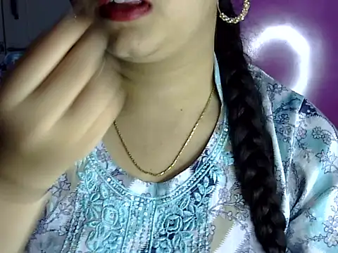 Cute Aliyaa online show from July 9, 2026, 1:43 pm