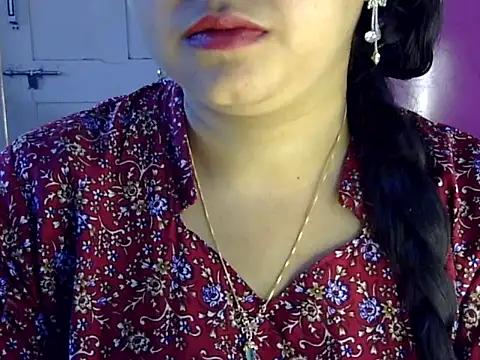 Cute Aliyaa online show from July 13, 2026, 12:26 pm