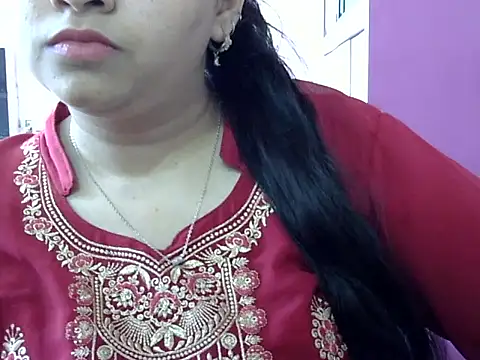 Cute Aliyaa online show from April 17, 2026, 9:45 am