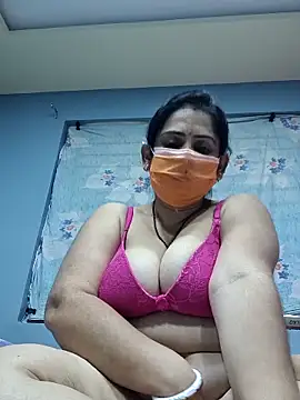 diyam4002 online show from February 15, 2026, 7:51 am