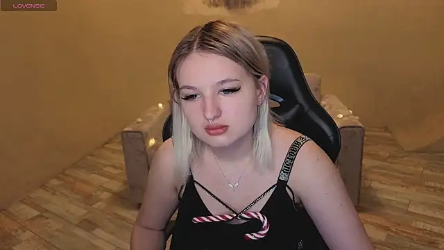 Snapshot of grase_neon chatting on February 18, 2026, 11:06 am grase neon online show from February 18, 2026, 11:06 am