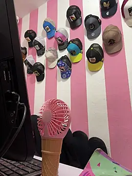 andresmahecha777 online show from March 8, 2026, 4:32 pm