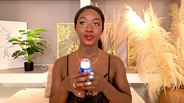 daniellabrown online show from April 14, 2026, 9:42 pm