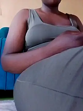 Snapshot of Charodine chatting on April 6, 2026, 7:42 am Charodine online show from April 6, 2026, 7:42 am