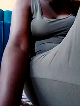 Snapshot of Charodine chatting on April 11, 2026, 12:42 pm Charodine online show from April 11, 2026, 12:42 pm