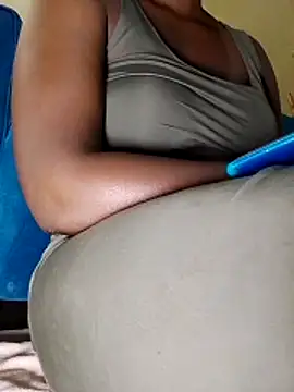 Snapshot of Charodine chatting on April 1, 2026, 5:09 am Charodine online show from April 1, 2026, 5:09 am