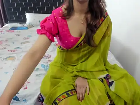 AttractiveQueen2006 online show from April 9, 2026, 7:25 am