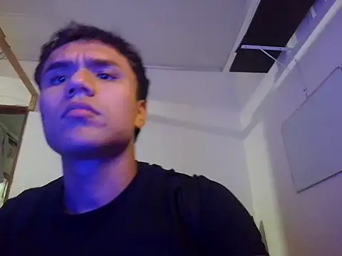 CreamKingg online show from April 22, 2026, 1:34 am