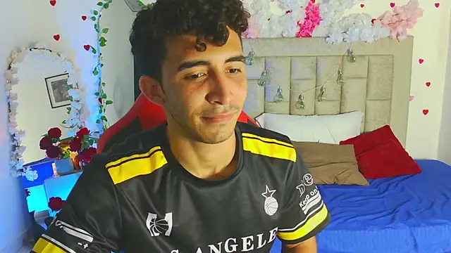 Caius fox online show from April 10, 2026, 11:28 am