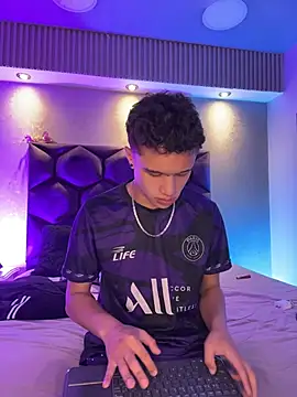 Snapshot of Dominik_Souza chatting on April 18, 2026, 7:07 pm Dominik Souza online show from April 18, 2026, 7:07 pm