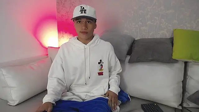 Snapshot of Dominik_Souza chatting on February 9, 2026, 12:58 pm Dominik Souza online show from February 9, 2026, 12:58 pm