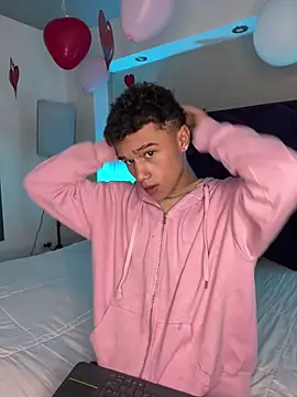 Snapshot of Dominik_Souza chatting on March 3, 2026, 7:43 pm Dominik Souza online show from March 3, 2026, 7:43 pm