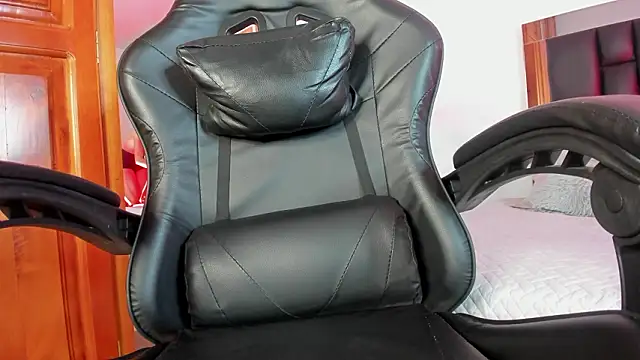 Snapshot of Isabella_Moon9 chatting on February 20, 2026, 12:18 pm Isabella Moon9 online show from February 20, 2026, 12:18 pm