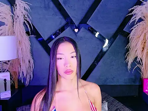 KylieWhitee online show from February 16, 2026, 1:43 pm