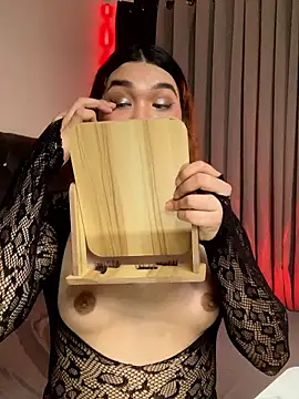 Snapshot of Avery_West chatting on February 3, 2026, 6:40 am Avery West online show from February 3, 2026, 6:40 am