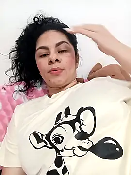 Snapshot of luna_pinky chatting on February 2, 2026, 7:13 pm luna pinky online show from February 2, 2026, 7:13 pm