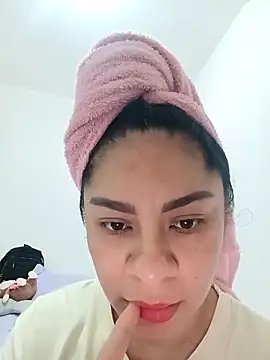 Snapshot of luna_pinky chatting on February 14, 2026, 2:39 pm luna pinky online show from February 14, 2026, 2:39 pm