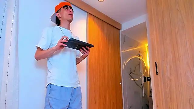 TheBatMansion online show from February 11, 2026, 4:34 am