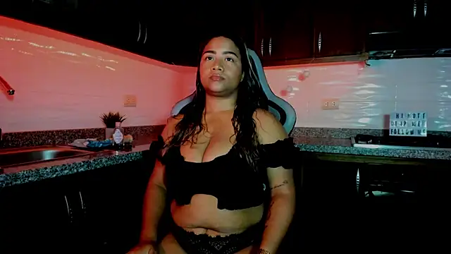 Snapshot of Scarlet_vibe07 chatting on February 5, 2026, 7:43 pm Scarlet vibe07 online show from February 5, 2026, 7:43 pm