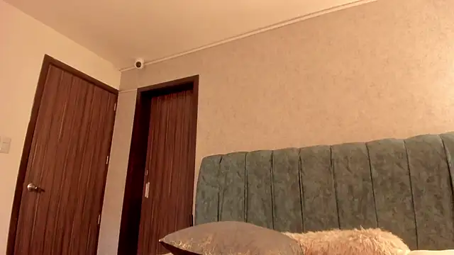 Aleera Walton online show from April 9, 2026, 9:32 pm