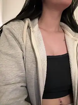 Sara0202 online show from April 15, 2026, 8:20 pm