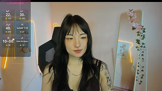 Snapshot of AliceeinWonderlanddd chatting on May 3, 2026, 2:05 am AliceeinWonderlanddd online show from May 3, 2026, 2:05 am