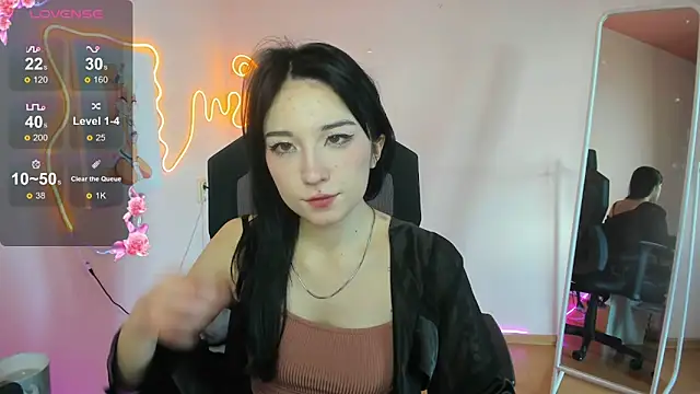 Snapshot of AliceeinWonderlanddd chatting on February 19, 2026, 2:52 am AliceeinWonderlanddd online show from February 19, 2026, 2:52 am