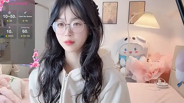 Luminous4173 online show from February 18, 2026, 7:06 am