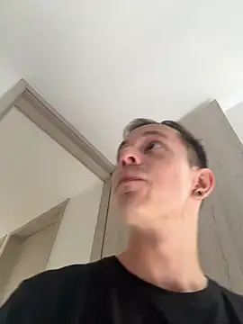 Snapshot of AxelMuller chatting on February 18, 2026, 2:13 pm AxelMuller online show from February 18, 2026, 2:13 pm