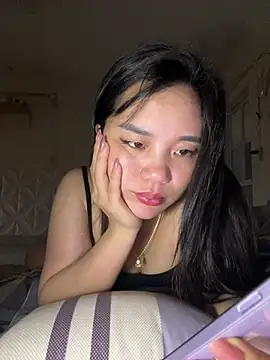  Lylyy online show from April 16, 2026, 4:02 am