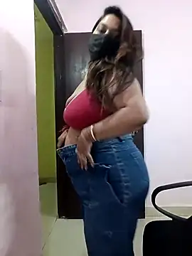 Snapshot of Aliya_Hott chatting on April 7, 2026, 5:31 am Aliya Hott online show from April 7, 2026, 5:31 am