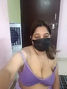 Snapshot of Aliya_Hott chatting on May 2, 2026, 5:23 am Aliya Hott online show from May 2, 2026, 5:23 am