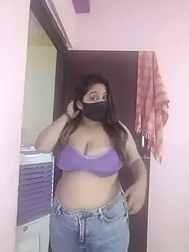 Snapshot of Aliya_Hott chatting on May 17, 2026, 5:40 am Aliya Hott online show from May 17, 2026, 5:40 am