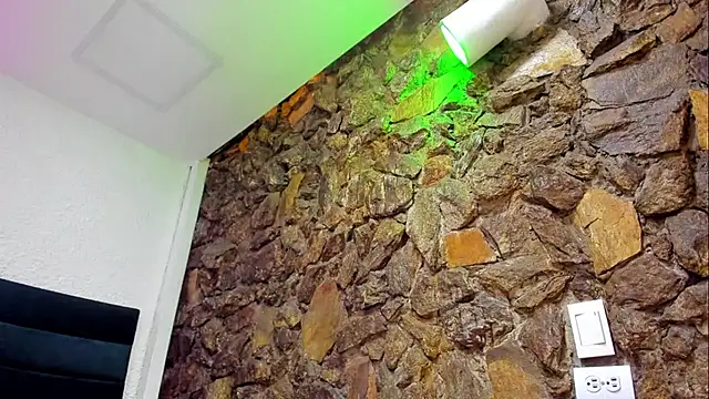 Dahliablack online show from March 7, 2026, 12:43 pm