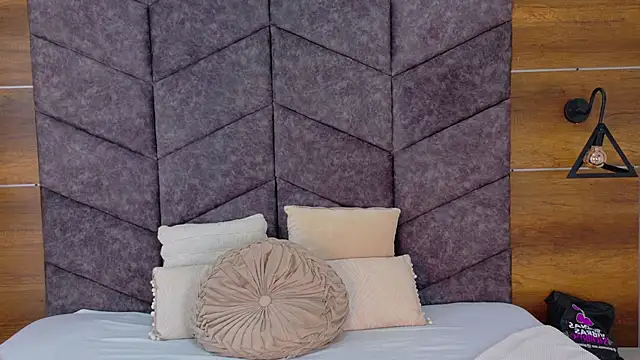 AnnieRouse   online show from April 4, 2026, 11:39 am