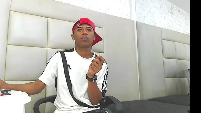 Snapshot of TonnyMarck chatting on February 3, 2026, 9:03 am TonnyMarck online show from February 3, 2026, 9:03 am