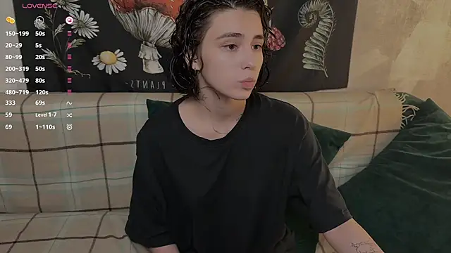 Snapshot of fullofluv chatting on April 5, 2026, 9:10 pm fullofluv online show from April 5, 2026, 9:10 pm