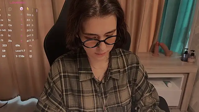 Snapshot of fullofluv chatting on March 31, 2026, 6:26 am fullofluv online show from March 31, 2026, 6:26 am