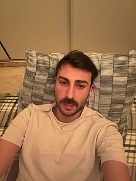 Aliiiix online show from February 1, 2026, 11:25 pm