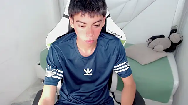 Snapshot of Liarr_ chatting on January 31, 2026, 8:29 pm Liarr online show from January 31, 2026, 8:29 pm