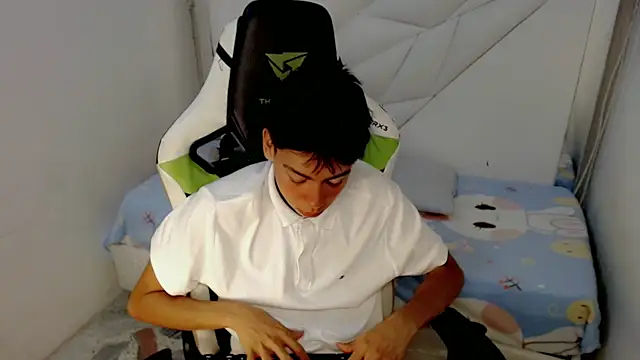 Snapshot of Liarr_ chatting on February 21, 2026, 8:11 pm Liarr online show from February 21, 2026, 8:11 pm