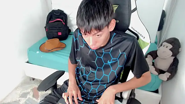 Snapshot of Liarr_ chatting on February 25, 2026, 7:47 pm Liarr online show from February 25, 2026, 7:47 pm