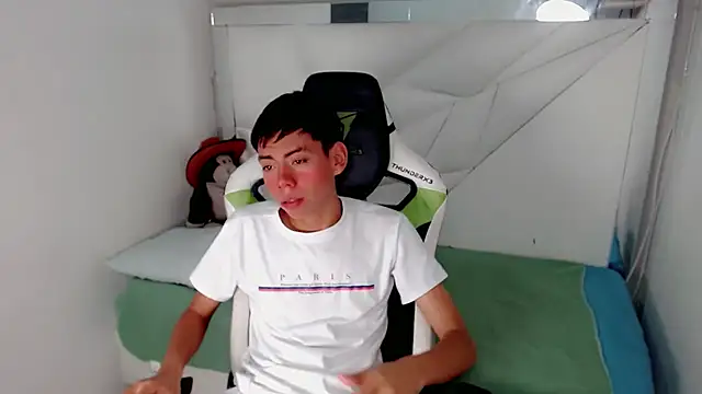 Snapshot of Liarr_ chatting on February 20, 2026, 8:00 pm Liarr online show from February 20, 2026, 8:00 pm