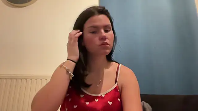 kiaraaaa75 online show from March 9, 2026, 8:34 pm