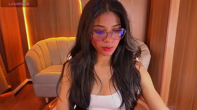 Snapshot of Alina_b_ chatting on May 25, 2026, 7:56 pm Alina b online show from May 25, 2026, 7:56 pm