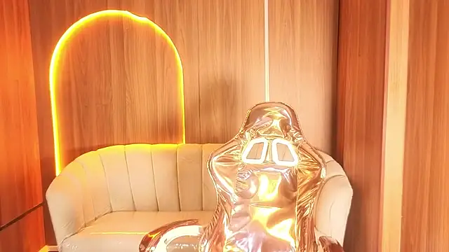 Alina b  online show from April 6, 2026, 7:59 pm